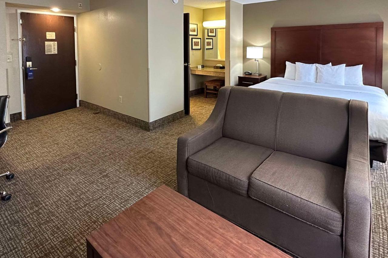 Comfort Suites Airport Charlotte Exterior photo