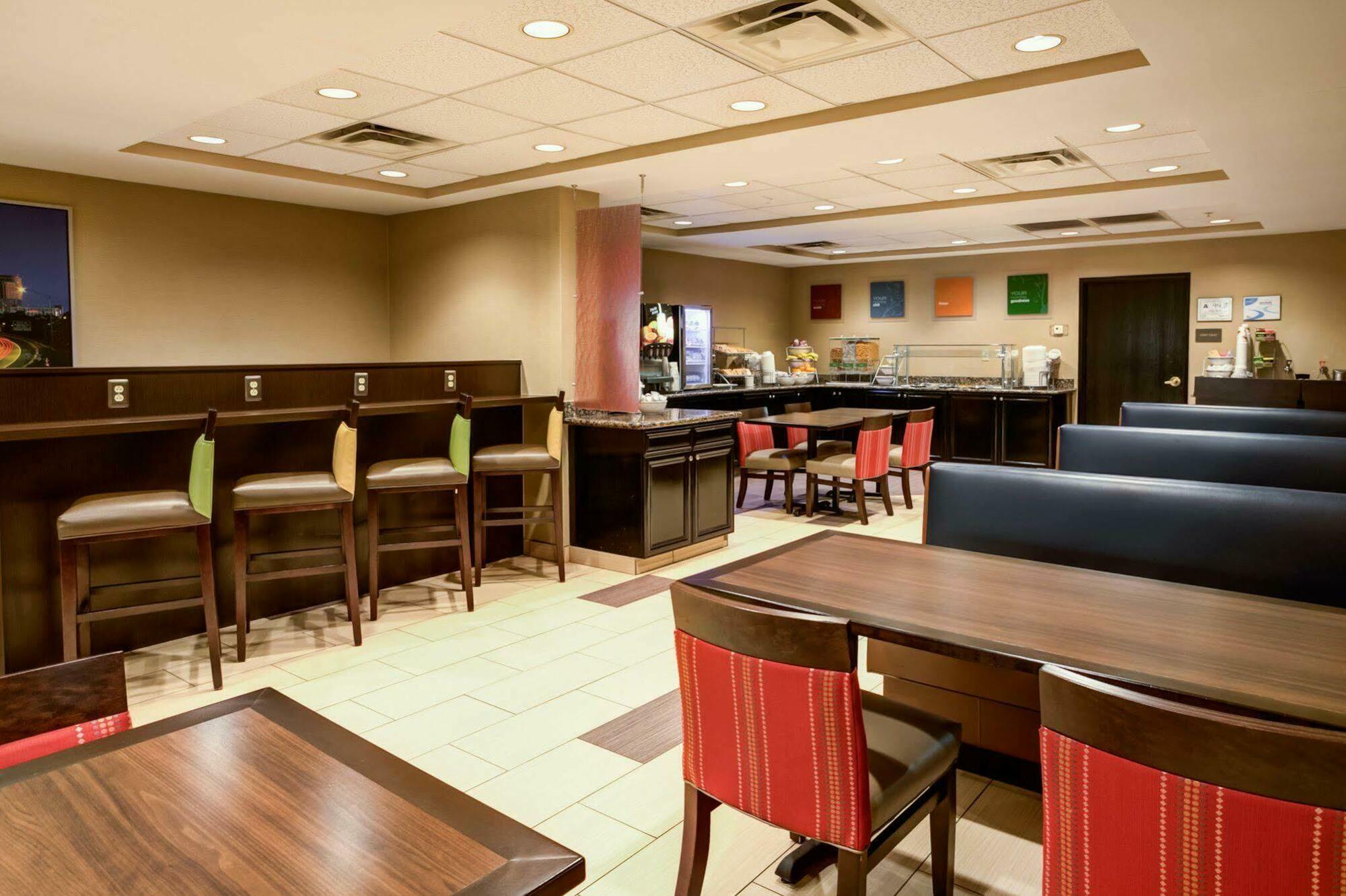 Comfort Suites Airport Charlotte Exterior photo